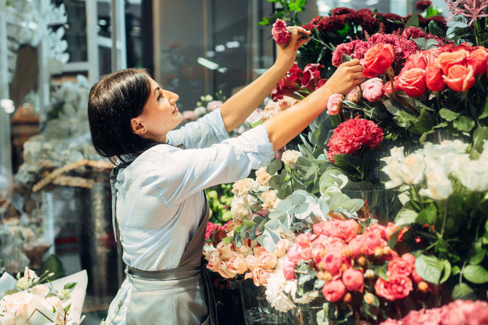 Allow our expert florists to create a beautiful seasonal bouquet for you using the freshest blooms direct from our growers
